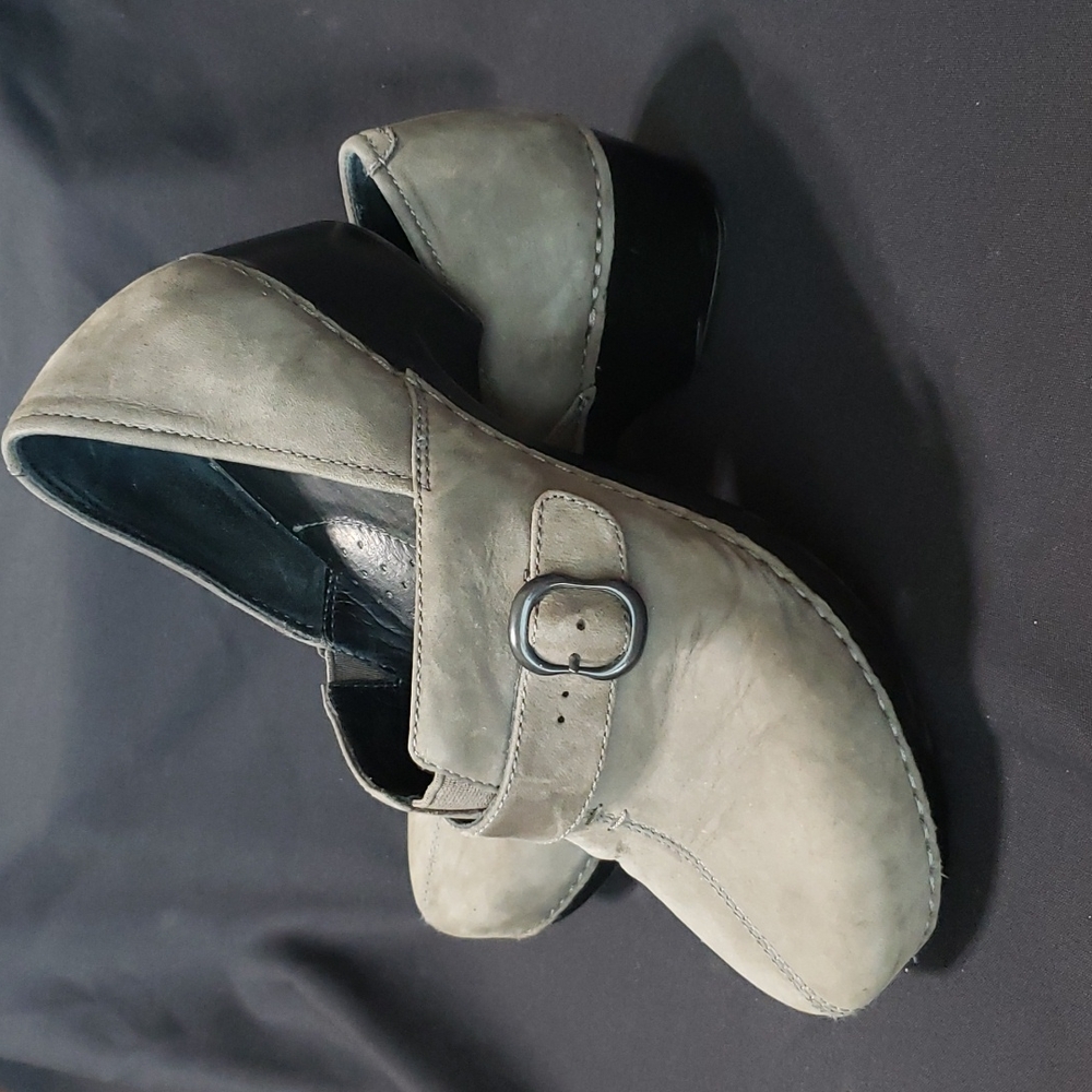 Dansko 38 (8) Nubuck Suede Leather Clogs w/ Buckle Gray Taupe Color